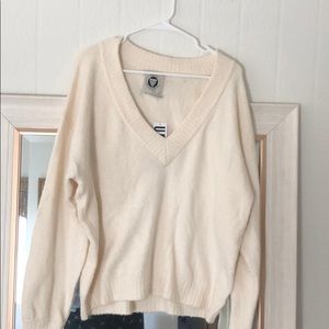 Urban Outfitters Cream V-Neck Sweater NEW WITH TAG